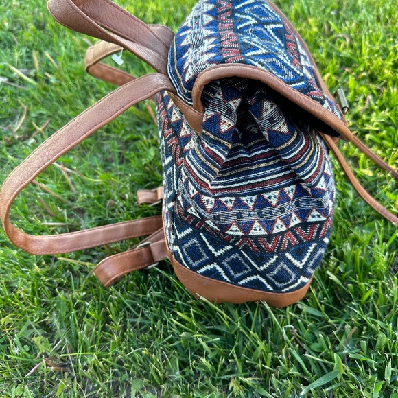 Small woven carrying bag - Picture 2 of 8